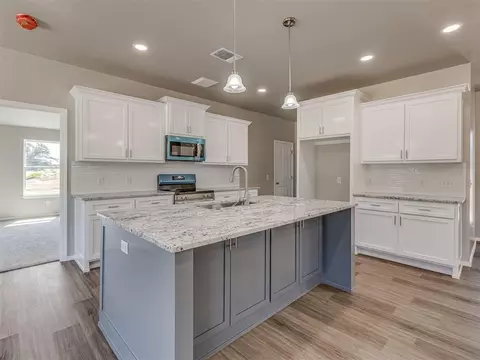Kitchen - 29192 Osage Hills Dr, Mcloud, OK 74851 photo 8 of 8