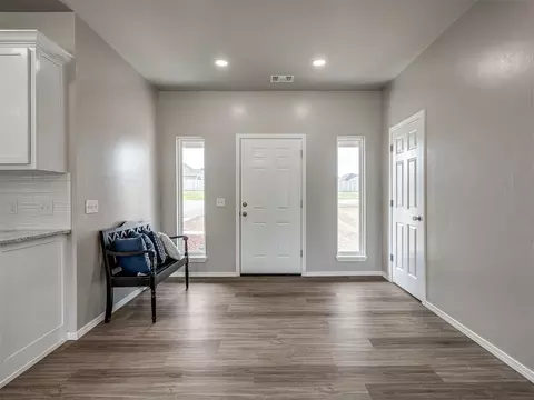 Entry Way - 29192 Osage Hills Dr, Mcloud, OK 74851 photo 1 of 2
