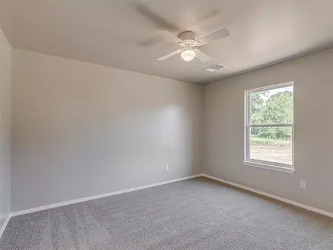 Bedroom - 29192 Osage Hills Dr, Mcloud, OK 74851 photo 2 of 4