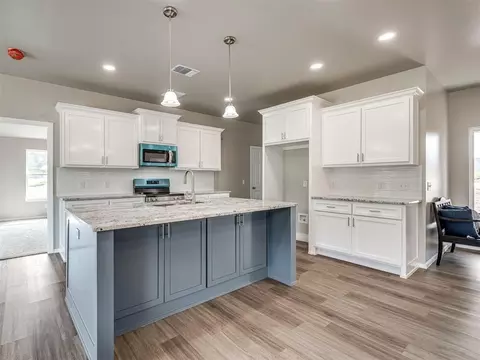 Kitchen - 29192 Osage Hills Dr, Mcloud, OK 74851 photo 2 of 8
