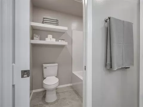 Bath - 29192 Osage Hills Dr, Mcloud, OK 74851 photo 1 of 4
