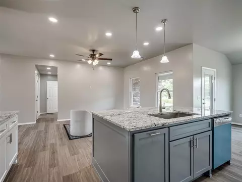 Kitchen - 29192 Osage Hills Dr, Mcloud, OK 74851 photo 4 of 8