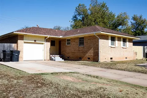 125 NE 11th St, Moore, OK 73160