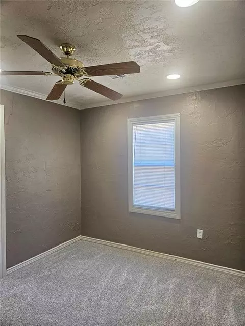 Bedroom - 1019 Elm St, Altus, OK 73521 photo 2 of 2