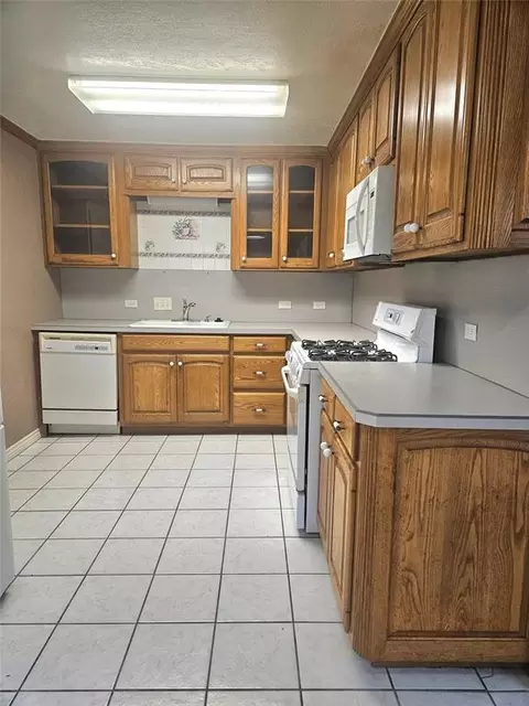 Kitchen - 1019 Elm St, Altus, OK 73521 photo 2 of 3