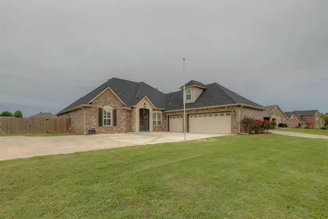 3664 Stonebrook Dr, Norman, OK 73072