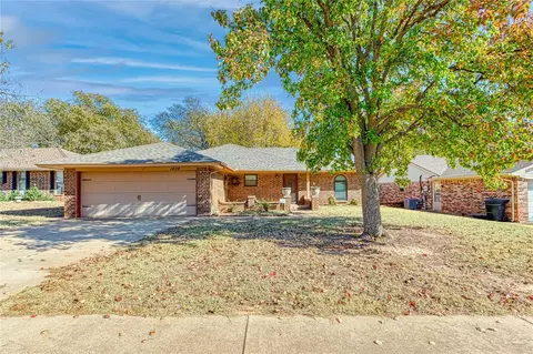 1404 Old Mill Rd, Moore, OK 73160