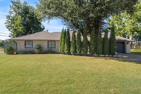 1600 Randel Rd, Nichols Hills, OK 73116