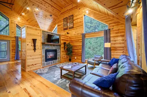 Living - 126 Mountain Pine Trl, Broken Bow, OK 74728 photo 3 of 4