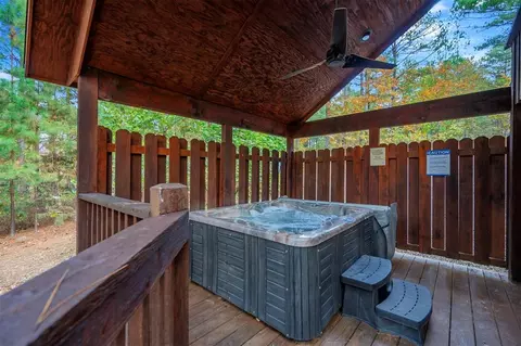 Exterior - 126 Mountain Pine Trl, Broken Bow, OK 74728 photo 6 of 13