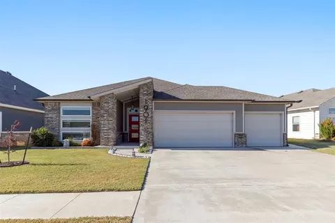 1901 Sara Vista Dr, Yukon, OK 73099
