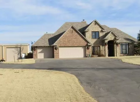 10052 Deer Creek Rd, Weatherford, OK 73096