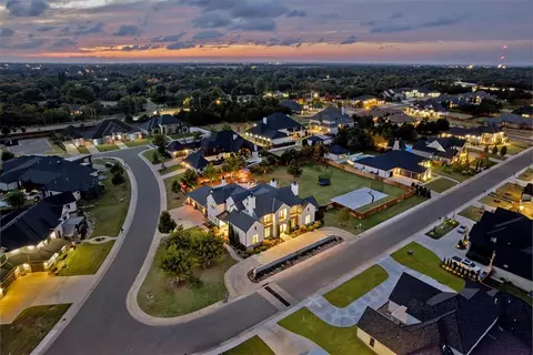 5001 Water Oak Way, Edmond, OK 73034