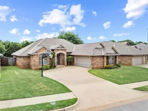19213 Canyon Creek Pl, Edmond, OK 73012