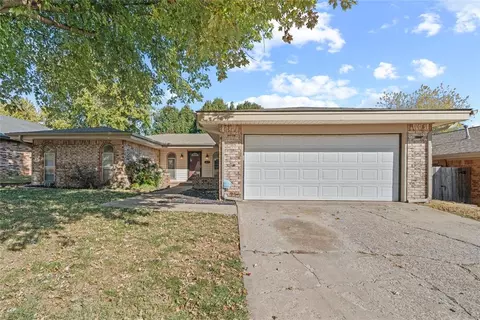 617 Park Dr, Yukon, OK 73099
