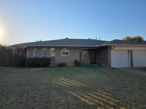 104 S 9th Street Cir, Chickasha, OK 73018