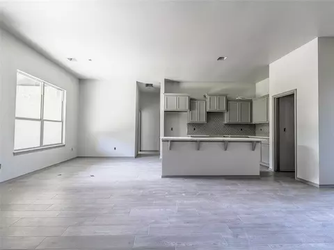 Living - 334691 Preakness Xing, Mcloud, OK 74851 photo 2 of 2