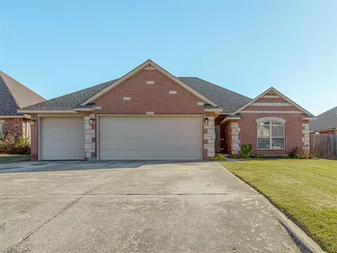 104 Stone Creek Rd, Midwest City, OK 73130