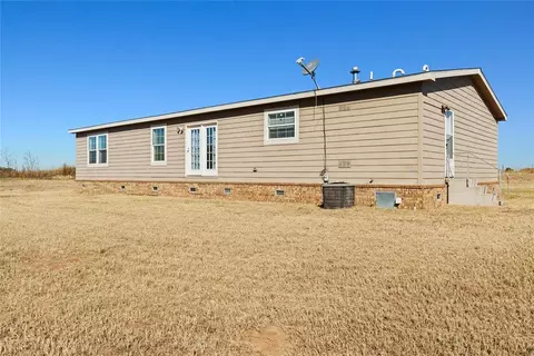 Exterior - 260505 E 850 Rd, Watonga, OK 73772 photo 6 of 7