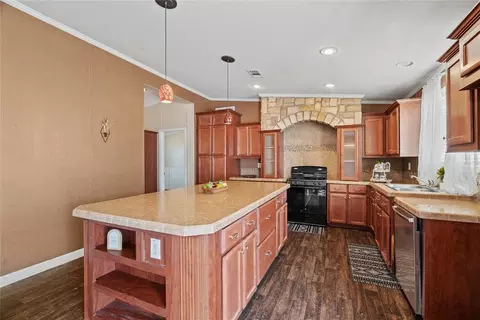 Kitchen - 260505 E 850 Rd, Watonga, OK 73772 photo 2 of 2