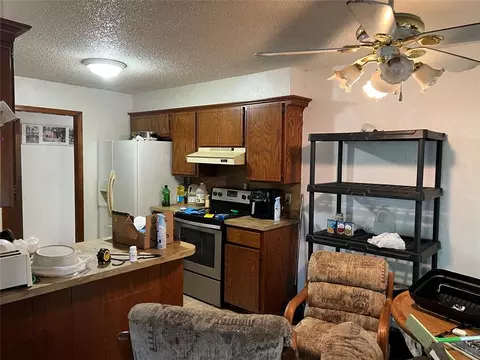 Kitchen - 325 Cherryvale Rd, Edmond, OK 73003 photo 2 of 2
