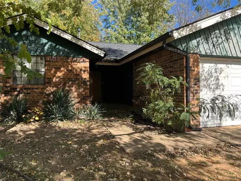 Exterior - 325 Cherryvale Rd, Edmond, OK 73003 photo 4 of 5