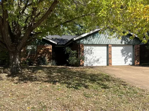 Exterior - 325 Cherryvale Rd, Edmond, OK 73003 photo 3 of 5