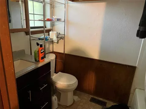 Bath - 325 Cherryvale Rd, Edmond, OK 73003 photo 1 of 3