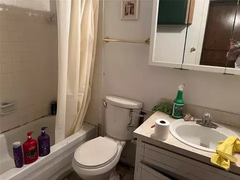Bath - 325 Cherryvale Rd, Edmond, OK 73003 photo 3 of 3