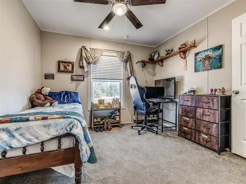 Bedroom - 45 Deer Run Rd, Mcloud, OK 74851 photo 2 of 8