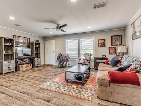 Living - 45 Deer Run Rd, Mcloud, OK 74851 photo 2 of 4