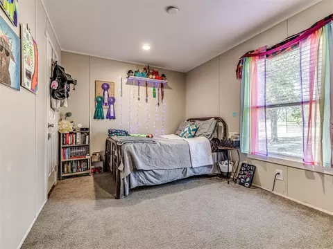 Bedroom - 45 Deer Run Rd, Mcloud, OK 74851 photo 3 of 8