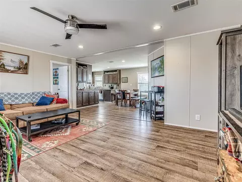 Living - 45 Deer Run Rd, Mcloud, OK 74851 photo 4 of 4