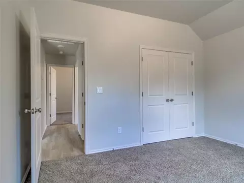 Bedroom - 104942 S Pimlico Pass, Mcloud, OK 74851 photo 5 of 9