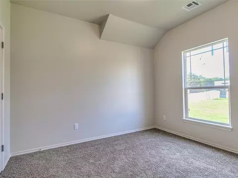 Bedroom - 104942 S Pimlico Pass, Mcloud, OK 74851 photo 2 of 9