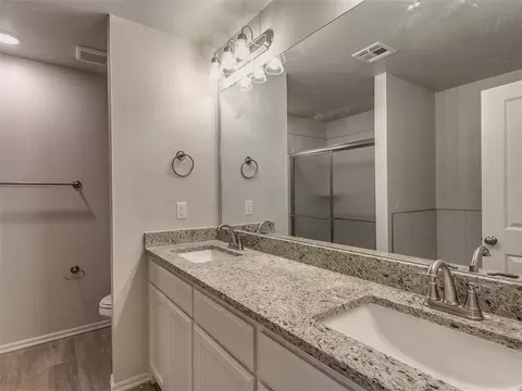 Bath - 104942 S Pimlico Pass, Mcloud, OK 74851 photo 3 of 4