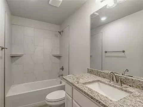 Bath - 104942 S Pimlico Pass, Mcloud, OK 74851 photo 2 of 4