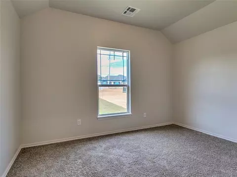 Bedroom - 104942 S Pimlico Pass, Mcloud, OK 74851 photo 1 of 9