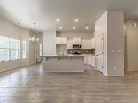 Living - 104942 S Pimlico Pass, Mcloud, OK 74851 photo 2 of 3