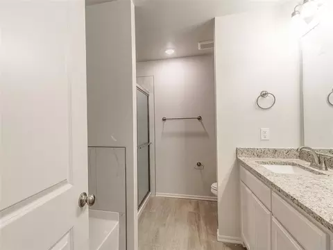 Bath - 104942 S Pimlico Pass, Mcloud, OK 74851 photo 4 of 4