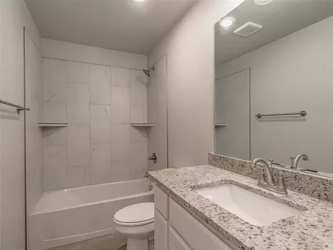 Bath - 104942 S Pimlico Pass, Mcloud, OK 74851 photo 1 of 4