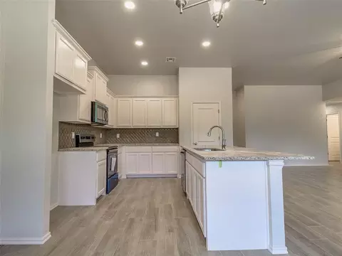 Kitchen - 104942 S Pimlico Pass, Mcloud, OK 74851 photo 1 of 1
