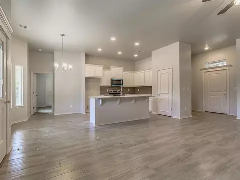 Living - 104942 S Pimlico Pass, Mcloud, OK 74851 photo 3 of 3