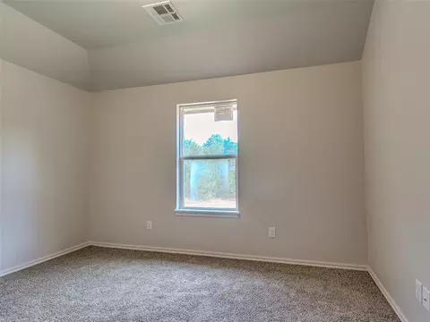 Bedroom - 104942 S Pimlico Pass, Mcloud, OK 74851 photo 4 of 9