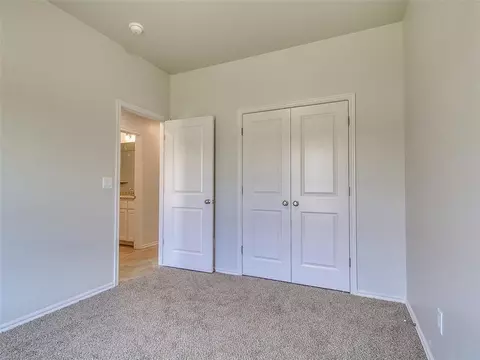 Bedroom - 104942 S Pimlico Pass, Mcloud, OK 74851 photo 3 of 9
