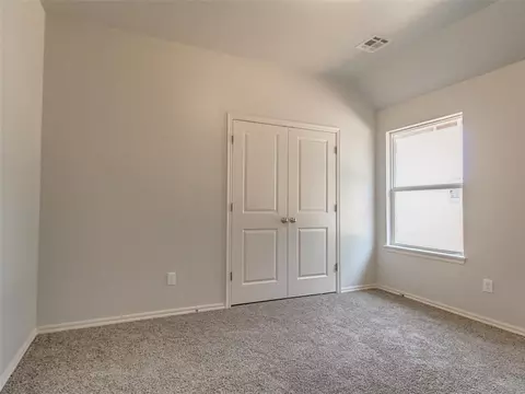 Bedroom - 104942 S Pimlico Pass, Mcloud, OK 74851 photo 6 of 9