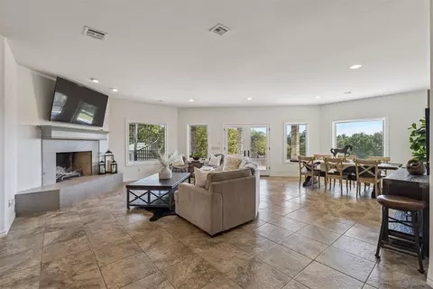 Living - 10600 E Covell Rd, Arcadia, OK 73007 photo 5 of 8