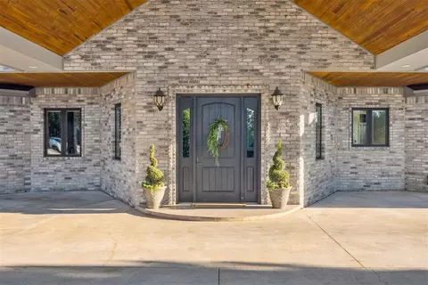 Exterior - 10600 E Covell Rd, Arcadia, OK 73007 photo 2 of 10