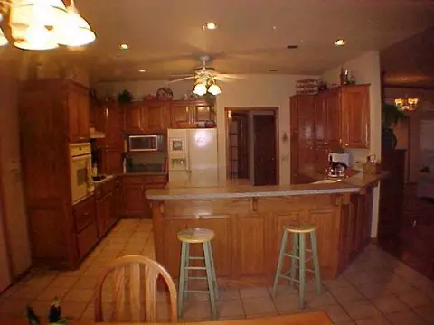 207 Kortney Dr, Tuttle, OK 73089 photo 4
