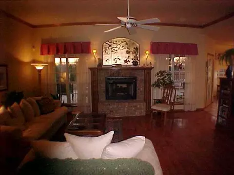 207 Kortney Dr, Tuttle, OK 73089 photo 3